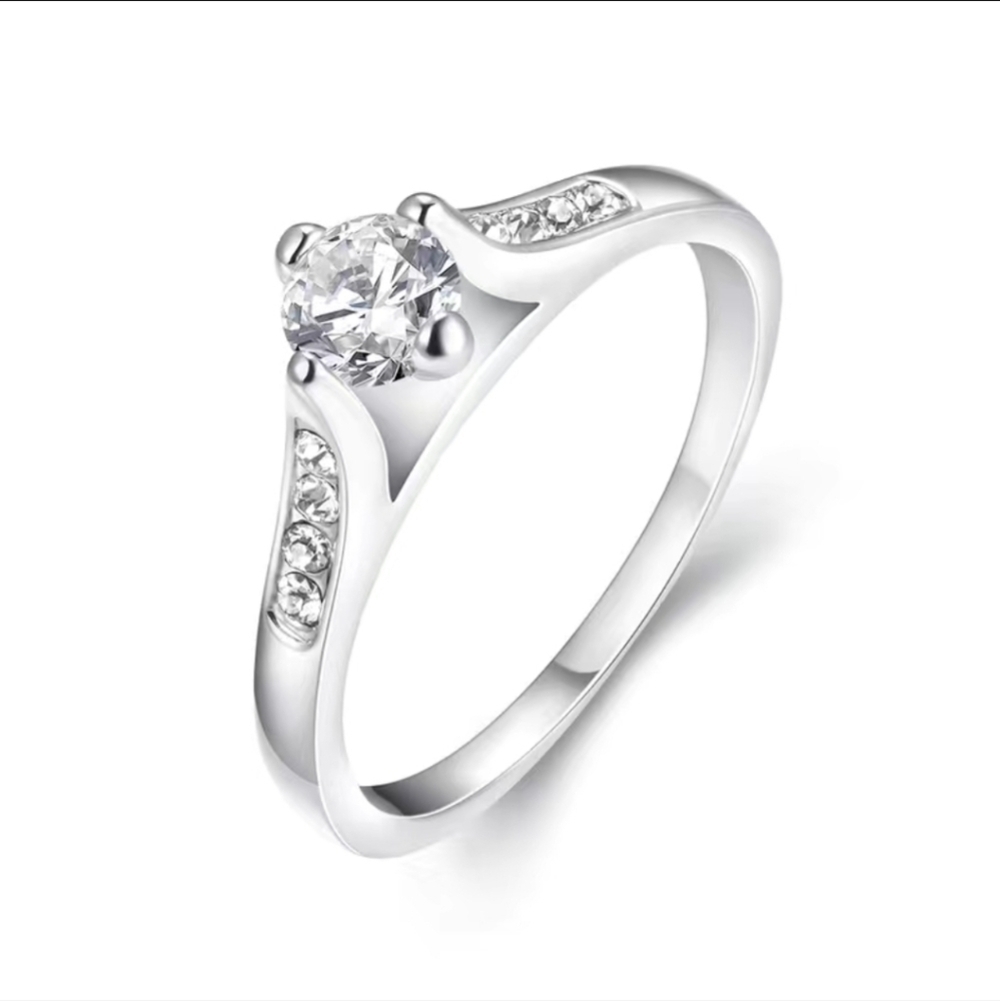 Gleaming Silver plated Zircon Ring